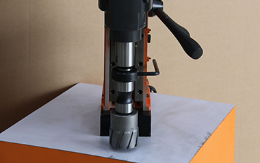 磁力鉆不能盲打，如何對(duì)超厚鋼板作業(yè)